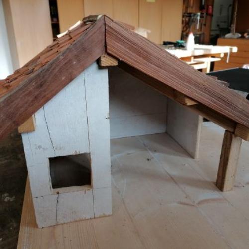 selbstgebaute Schülerkrippe in Arbeit