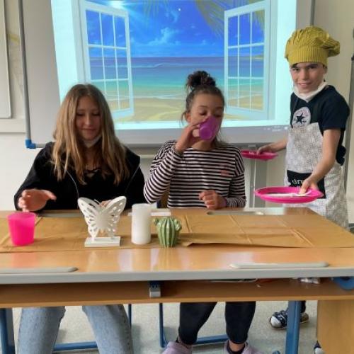 Schülerinnen und Schüler im Restaurant - Englischunterricht 3 