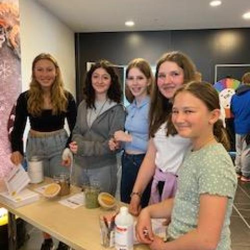 Schülerinnen beim Berufsfestival