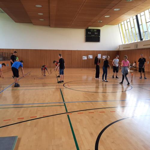 SchülerInnen bei den Spielen des Laufclubs