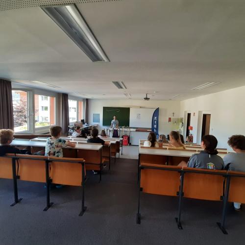 SchülerInnen beim Rodelverein 