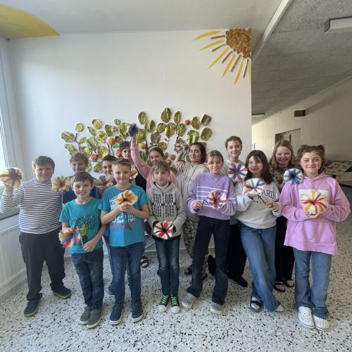 Gruppenfoto mit den selbstgemachten Filzblumen