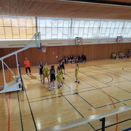 Schülerinnen beim Basketballspiel, Basketball Landesmeisterschaft 2023