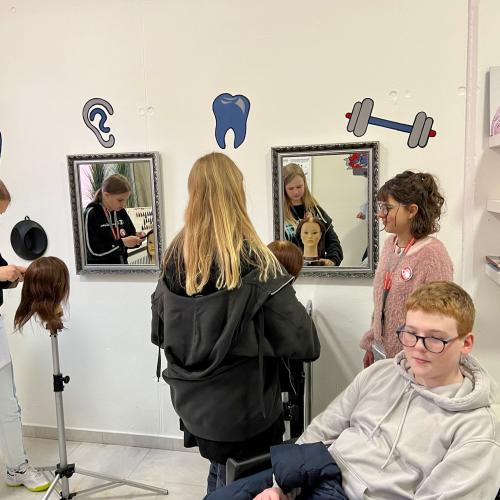Schülerinnen und Schüler im Bereich Beauty und Gesundheit