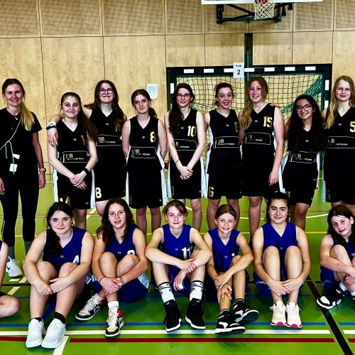 Gruppenfoto der Basketballmädchen für den Meistertitel