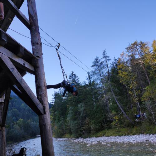 Schüler beim Flying Fox 