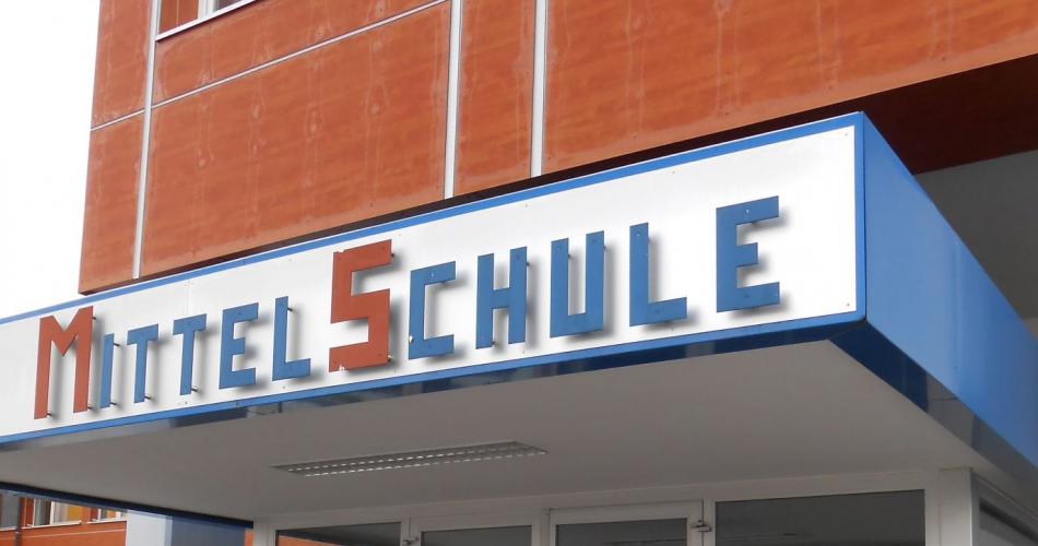 Bild Eingang Mittelschule