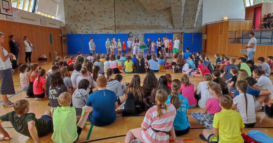 Abschlussfeier in der Sporthalle der MS Kirchberg Tirol